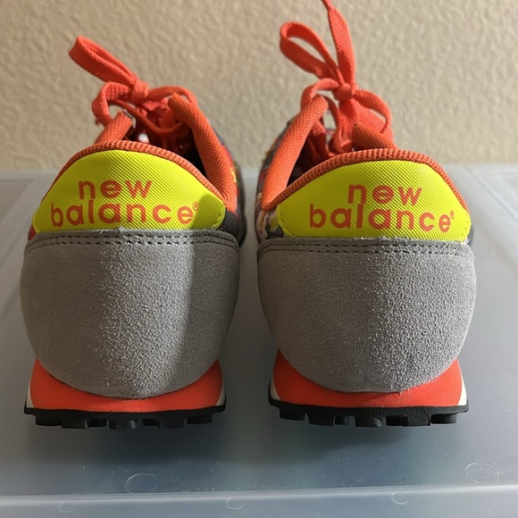 New Balance - Picture 4 of 5